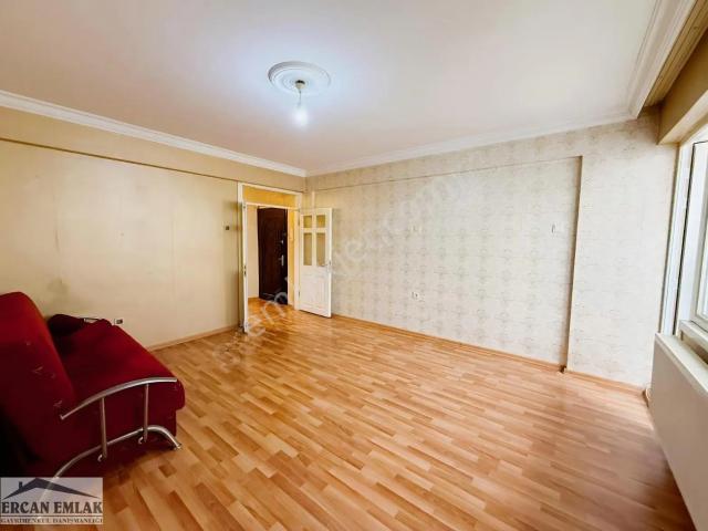 Bornova Ata Durağında Tadilatlı Bakımlı 2+1 Satılık Daire