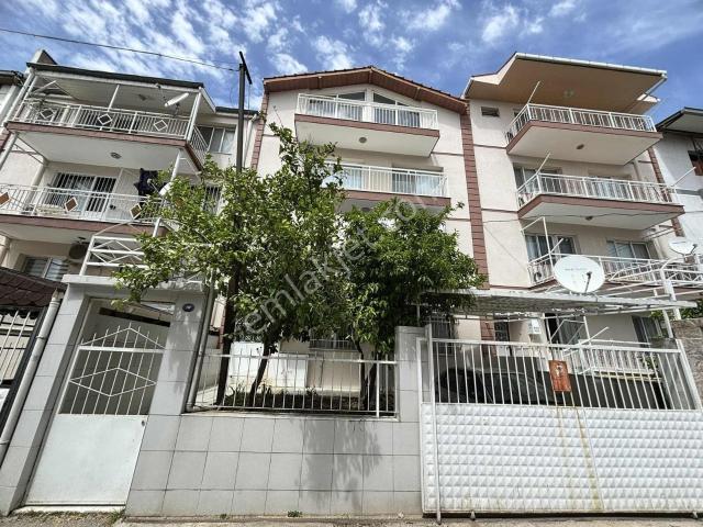 Bornova Atatürk'te Geniş Eşyalı 1+1 Kiralık Daire