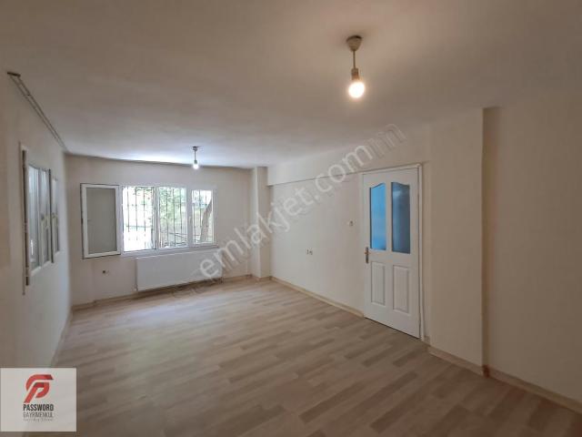 Bornova Atatürk Mah. Bahçe Katı Kiralık 3+1 Daire