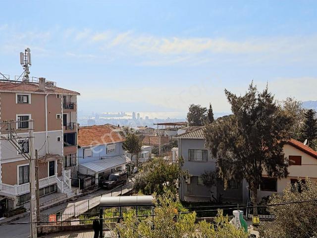 Bornova Atatürk Mah. Deniz Manzaralı 2 Katlı Müstakil Ev