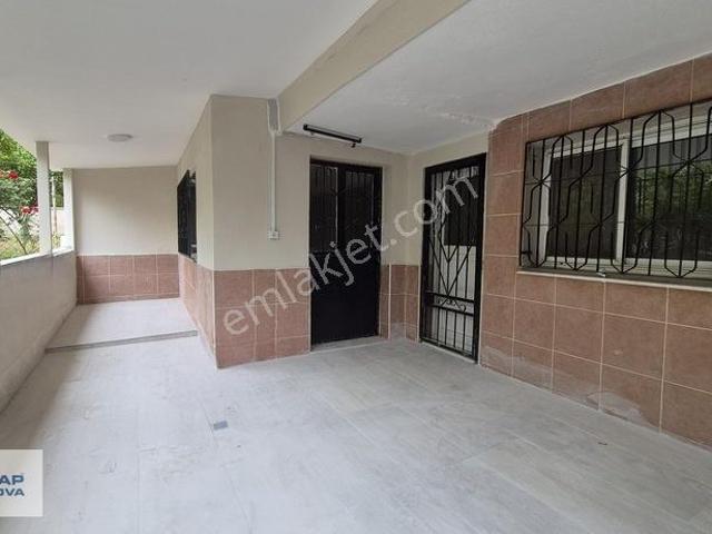 Bornova Atatürk Mah. Doğalgaz Kombili 1+1 90m2 Bahçe Katı