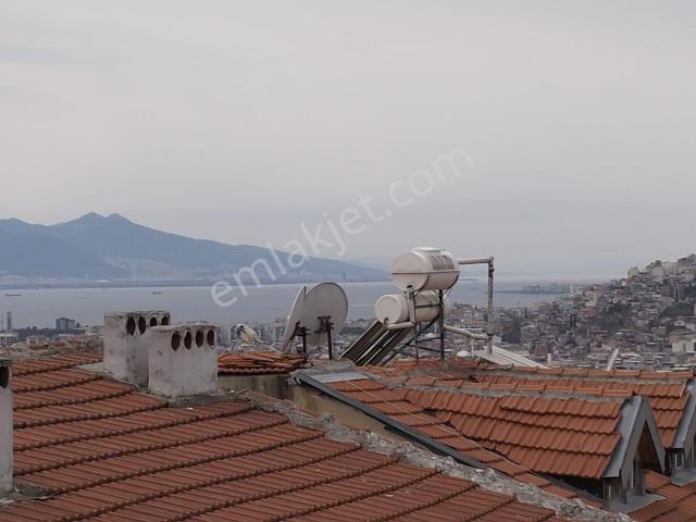 Bornova Atatürk Mahallesi Kiralık 2+1 Manzaralı Çatı Katı