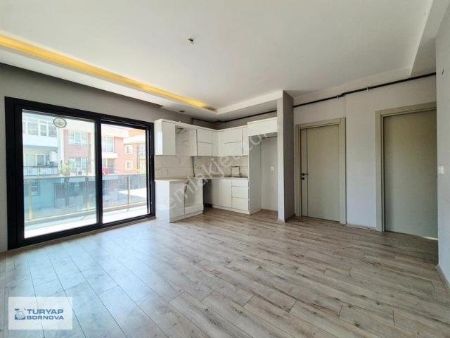 Bornova Atatürk Mahallesi Yüksek Tavanlı Ferah 2+1 Kiralık Daire
