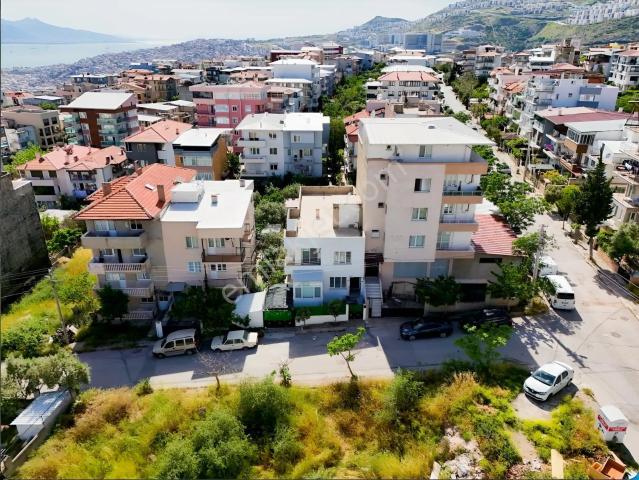 Bornova Atatürk Mahallesinde 2 Katlı Satılık Müstakil Ev