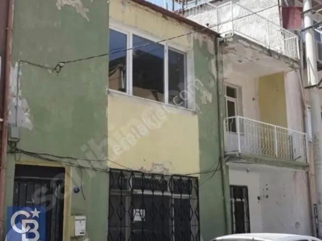 Bornova Çamdibi Mahallesinde Satılık İki Daireli Bina