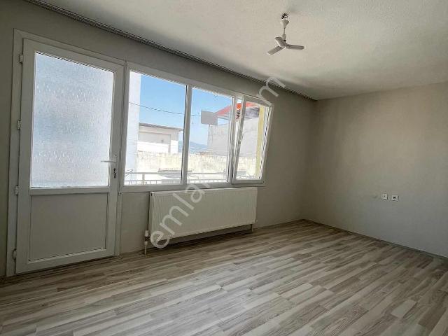 Bornova Çamdibi'nde Geniş,temiz Doğalgazlı 3+1 Kiralık