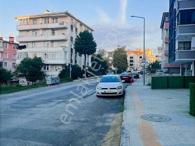 bornova Caddesine Cephe Geniş Ferrah 3+1