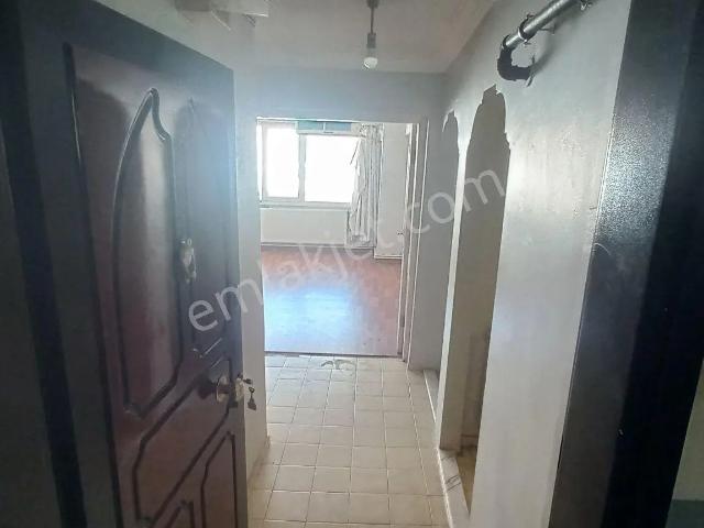 Bornova’da Özkanlar Migros Karşısı Merkezi Konumda Kiralık 2+1 Daire