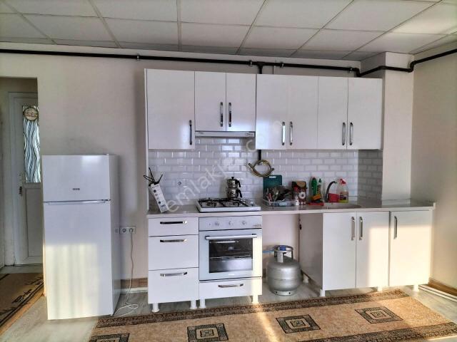 Bornova Da 1+1 Kiralık Eşyalı Geniş Daire