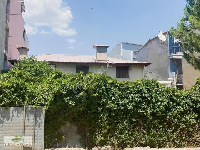 Bornova Doğanlarda Satılık Müstakil Bina Ve Arsası