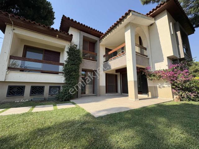 Bornova Dostlar Sitesinde Kiralık Villa