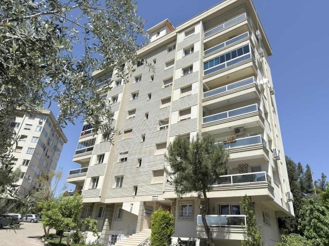 Bornova Evka 3 Te 4+1 Site İçinde Eşyalı Kiralık Daire