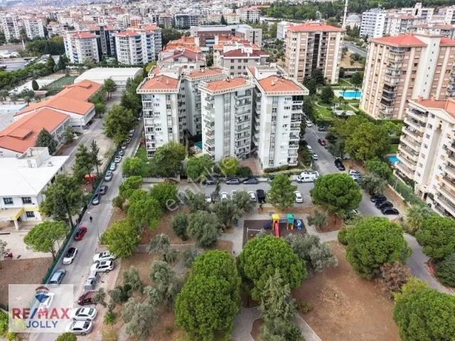 Bornova Evka 3 Havuzlu Site İçi 4+1 Kiralık Ferah Daire