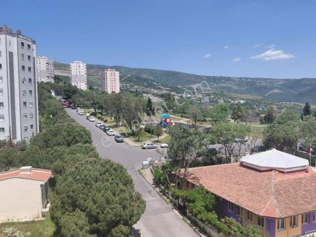 Bornova Evka 4 2+1 Doğalgazlı Ferah Kiralık Daire
