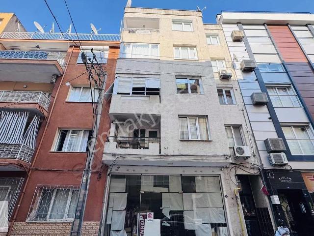 Bornova Erzene Mah.'de Temiz Kiralık 3+1 Daire