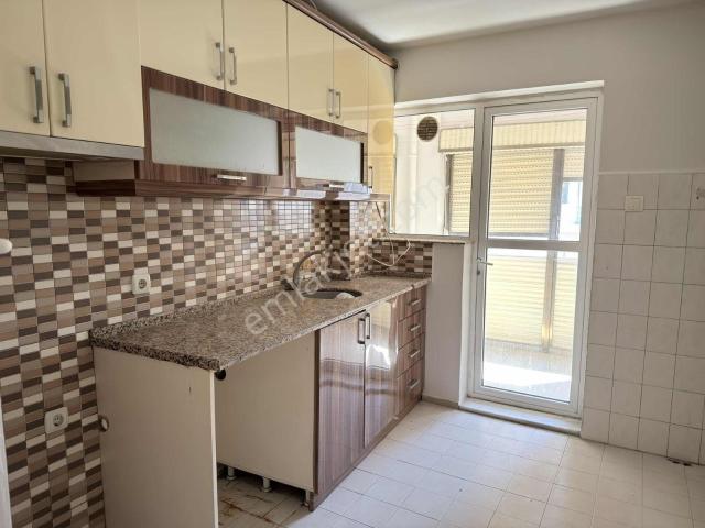 Bornova Erzene Mahallesi Ata Durağında 3+1 Kiralık Daire