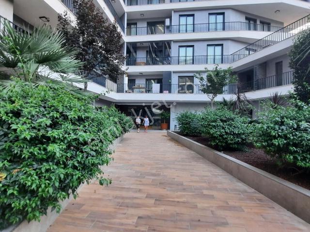Bornova Forum Karşısı Eşyalı 7/24 Güvenlikli, Havuzlu Sitede 1+1