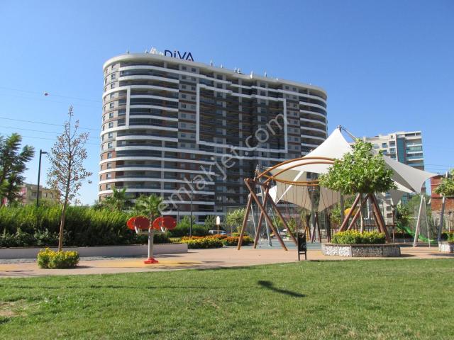 Bornova Goldiva Kuzey'de Park Manzaralı 3+1 Kiralık Daire