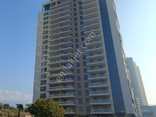 Bornova İkon Live'de Köşe Konumda Kiralık Geniş 2+1 Daire