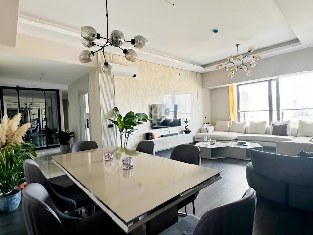 Bornova İkon Tower'da 3+1 Eşyalı Satılık Lüks Daire
