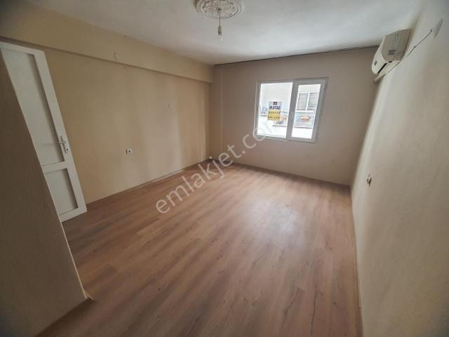 Bornova Küçük Parkta 4/3. Ara Kat Kiralık 3+1 Daire