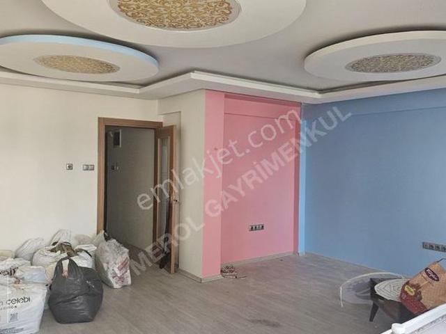 Bornova Küçükpark Yakını, Metro Dibi 3+1 Daire ofise Uygun