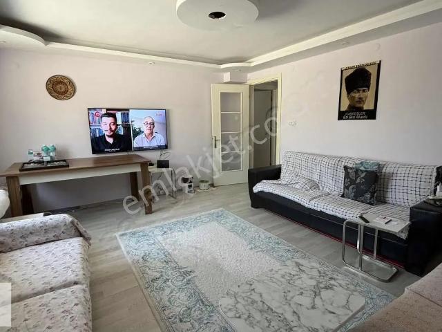 Bornova Kızılay Mah. Doğalgaz Kombili 2+1