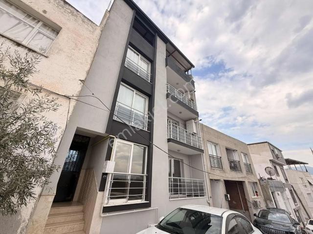 Bornova Kızılay Mahallesi Bahçeli 3+1 Satılık Daire
