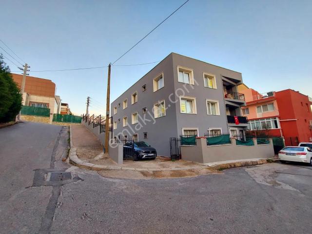 Bornova Kızılayda Satılık Sıfırlanmış 124m2 3+1 Kapalı Mutfaklı Otoparklı Üst Kat Daire