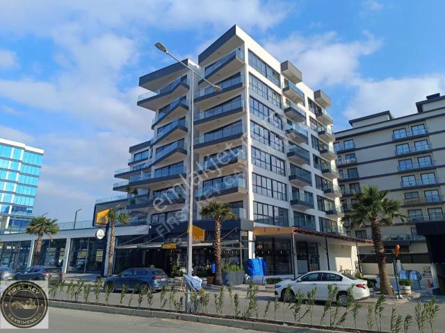 Bornova Latif Aydemir Business'da,eşyalı 1+1 Kiralık Lüks Daire