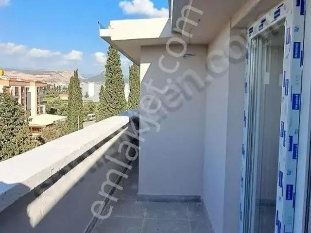 Bornova Pınarbaşında 3+1 Kiralık Lüks Çatı Dubleks