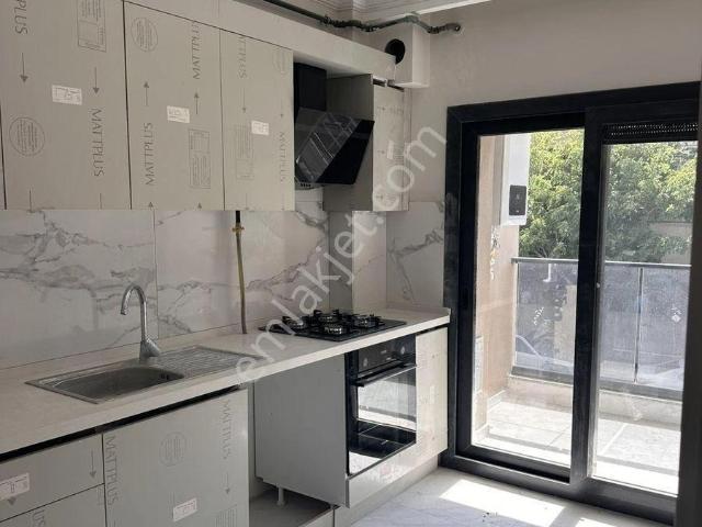 Bornova Pazaryeinde Ege Üniversite Ve Hastanesi İle Yaşar Üniversitesine Yakın 2+1 Daıre