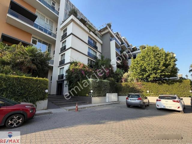 Bornova Real Platin Sitesi'nde Kiralık 1+1 Eşyalı Daire