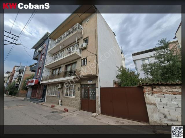 Bornova Ümit Mahallesi'nde Bahçe Kullanımlı 3+1 Satılık Daire