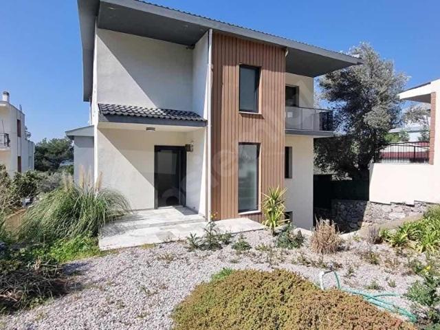 Bornova Yakaköyde Satılık Villa