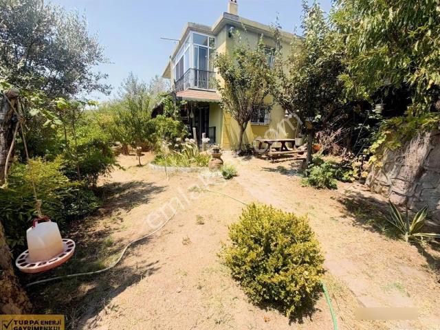 Bornova Yakaköyde Satılık 1100 M² Arsa İçinde 2+1 Dubleks Villa