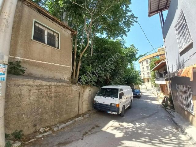 Bornova Zafer Mahallesi'nde 2+1 Satılık Müstakil Ev