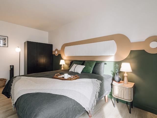 Bornova 2 bedrooms and balcony at Tour Eiffel, Paris Amsterdam Apartments for Rent