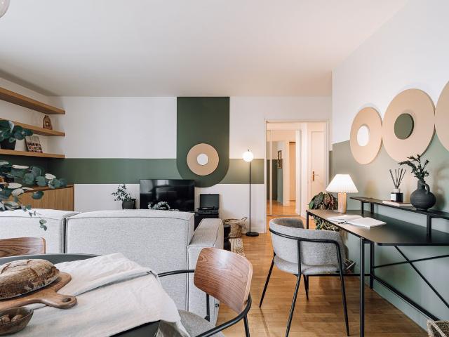 Bornova 2 bedrooms and balcony at Tour Eiffel, Paris Amsterdam Apartments for Rent