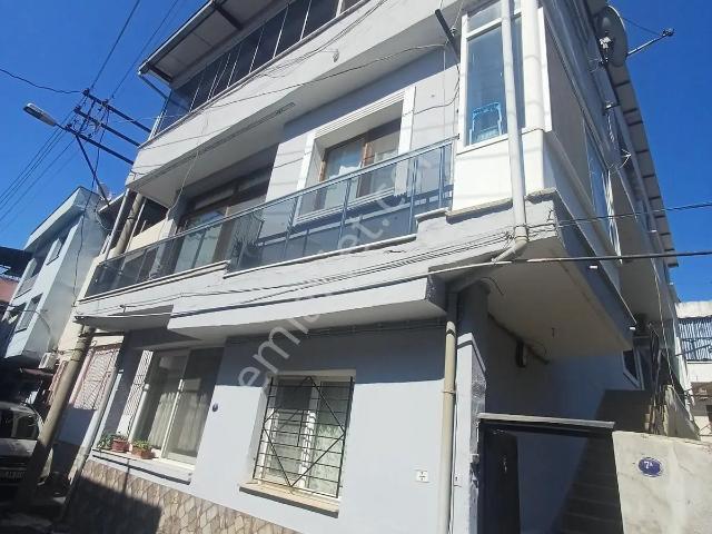 Bornova'da Arsa Fırsatı! 302 M² Üzerinde 4 Daireli Satılık Bina