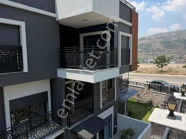 Bornova'da Lüks 3+1 Satılık Villa