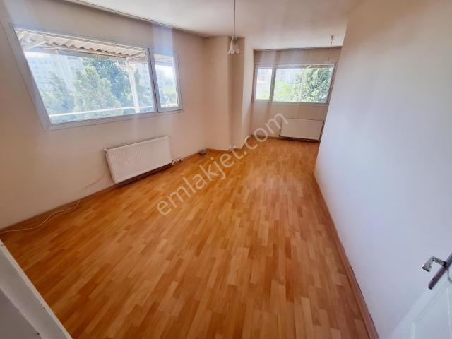 Bornova Merkezde Doğalgazlı Kiralık 3+1 Daire