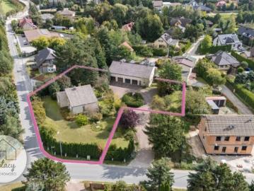 Dom z rozbudową, garażami i dużą działką 2138 m2