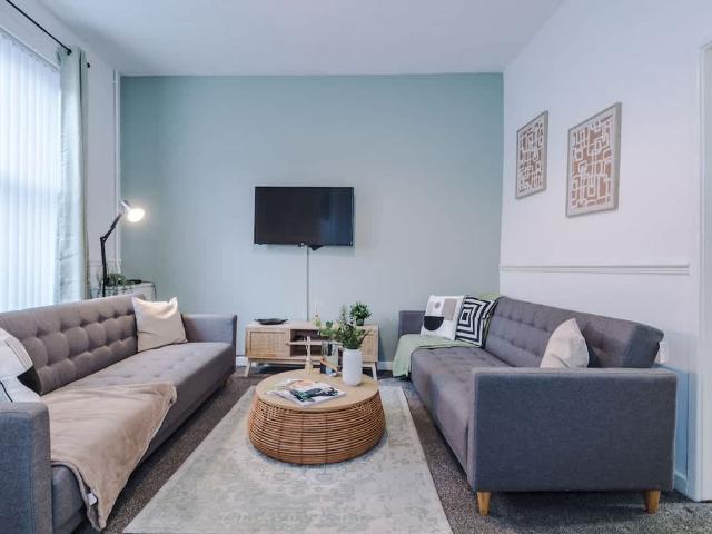 Borough Of Tameside M43, 2 bed flat to rent, £2,249 pcm | PrimeLocation