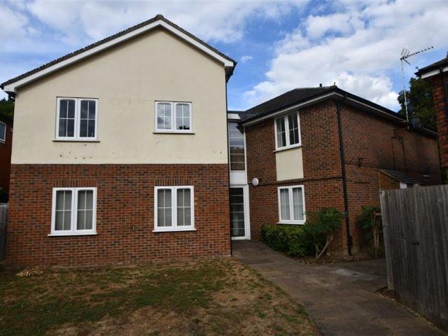 Borough Road, Godalming GU7, 2 bed flat to rent, £1,700 pcm | PrimeLocation