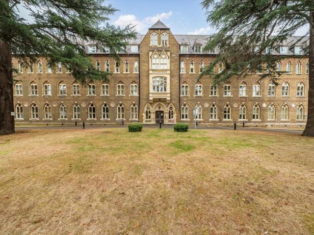 Borough Road, Isleworth TW7 Studio to rent £1,400 pcm £323 pw