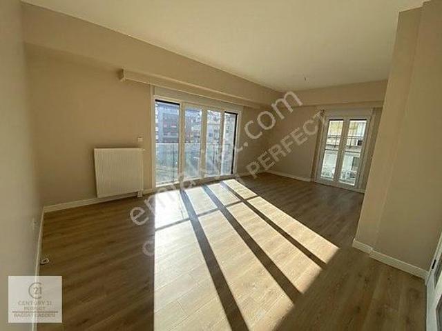 Bostancı Minibüs Yolunun Tam Üzerinde Sıfır 3+1 Daire