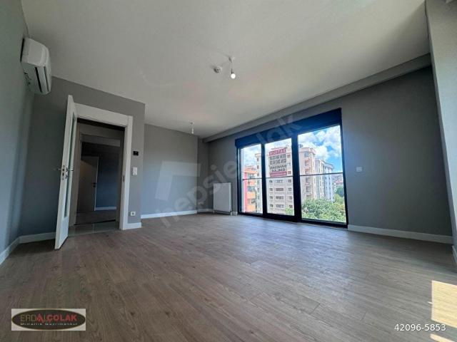 Bostancı Modern Sitesi'nde ebeveyn banyo 75 m net 2+1