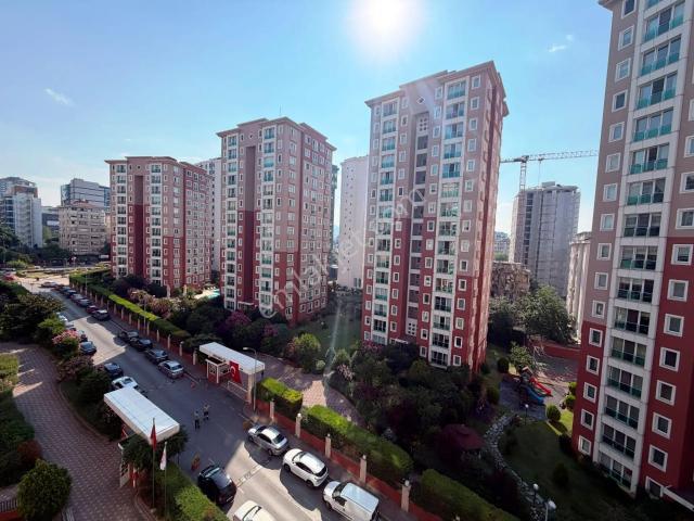 Bostancı City'de 7.kat Çift Banyolu Ankastreli 150m2 Kiralık 3+1