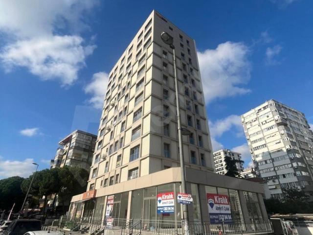 Bostancı'da minibüs caddesi üstünde yeni binada kiralık daire.